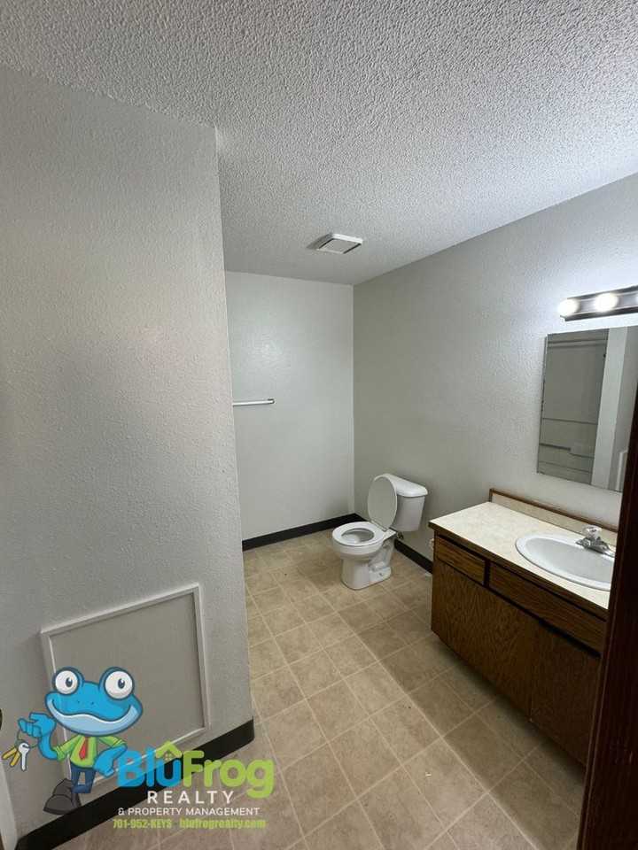 402 2nd Ave Nw #104 - Photo 6 of 9