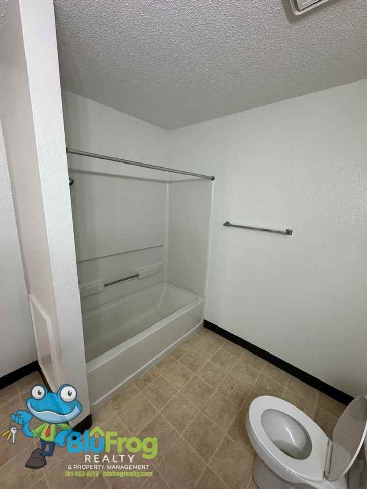 402 2nd Ave Nw #104 - Photo 7 of 9