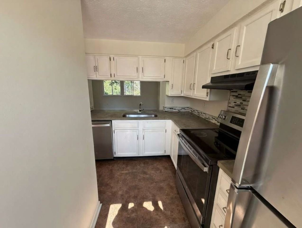 9432 Lexington Cir #1 - Photo 4 of 25