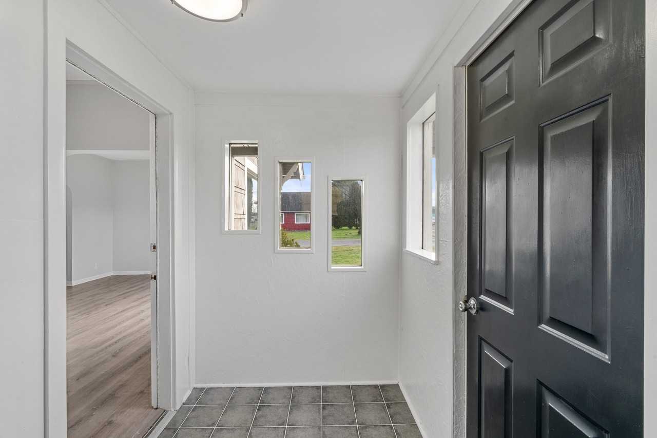 3033 Sumner Ave #1 - Photo 3 of 26