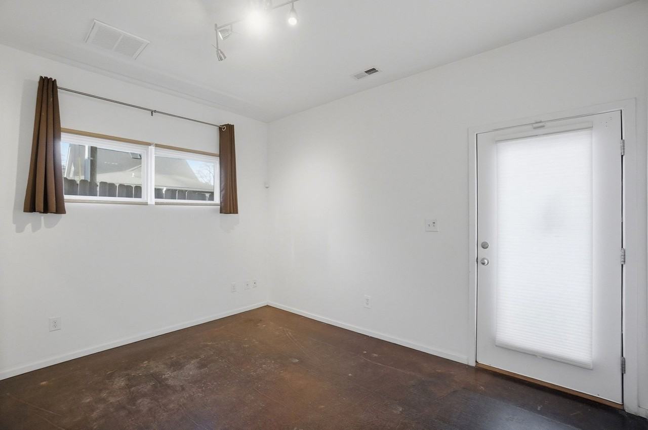 921B Westbrook Dr - Photo 6 of 50