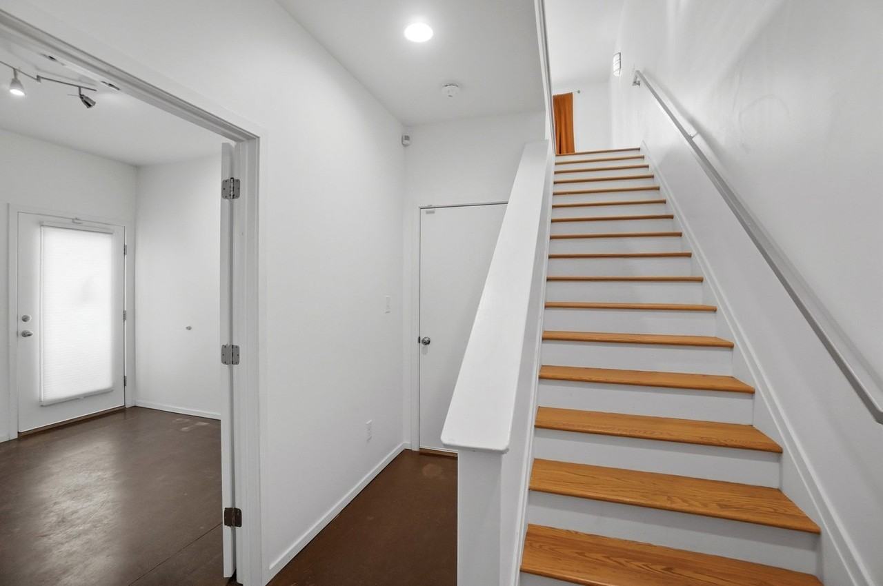 921B Westbrook Dr - Photo 7 of 50