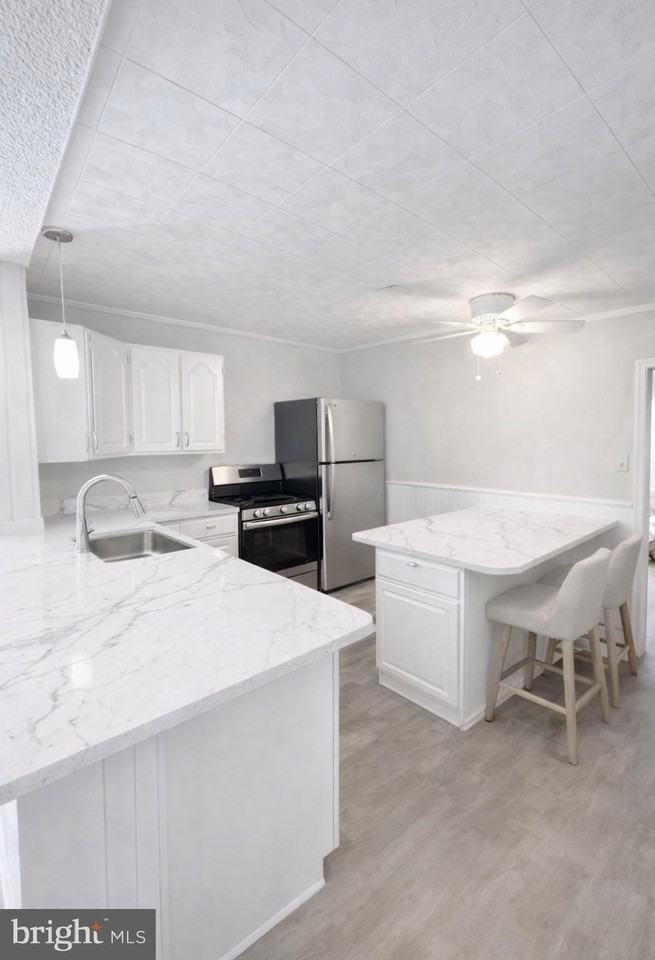 125 Maple St - Photo 5 of 20