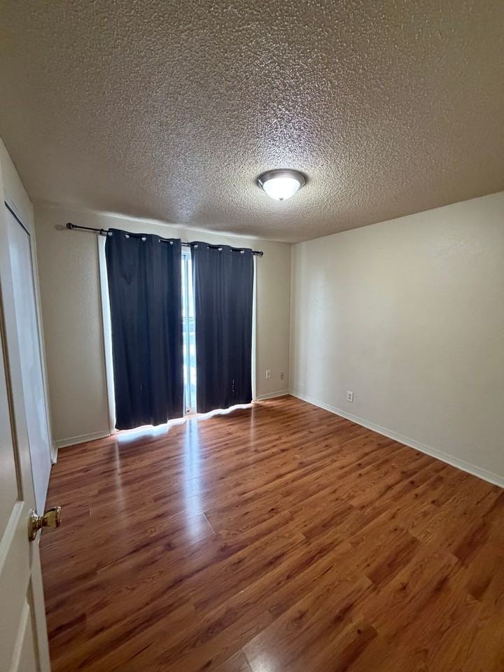 2124 Arthur St #15 - Photo 4 of 7