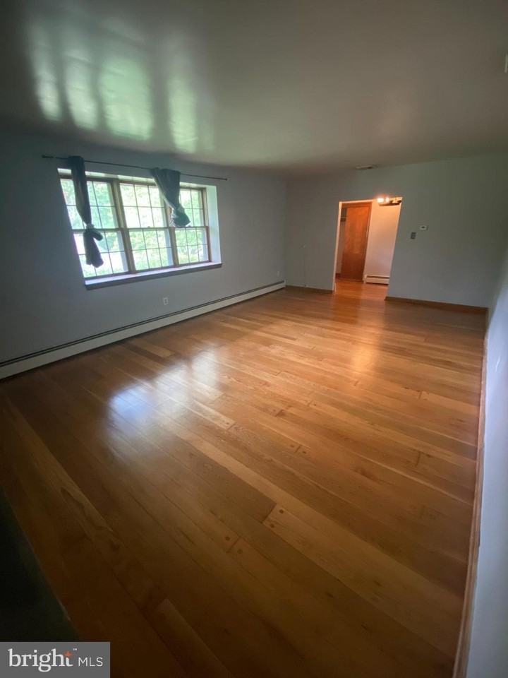 1002 Windsor Ave - Photo 3 of 20