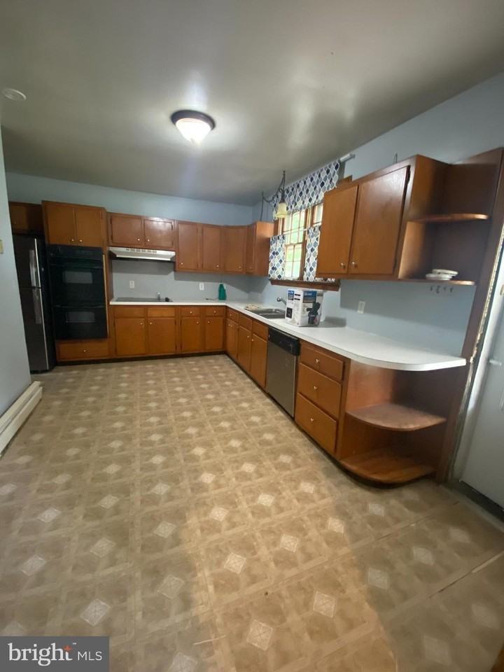 1002 Windsor Ave - Photo 6 of 20