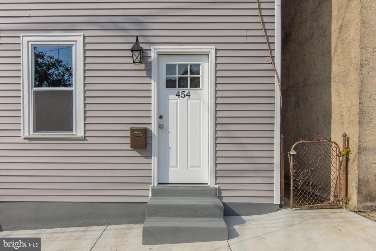 454 Old Elm St - Photo 2 of 30