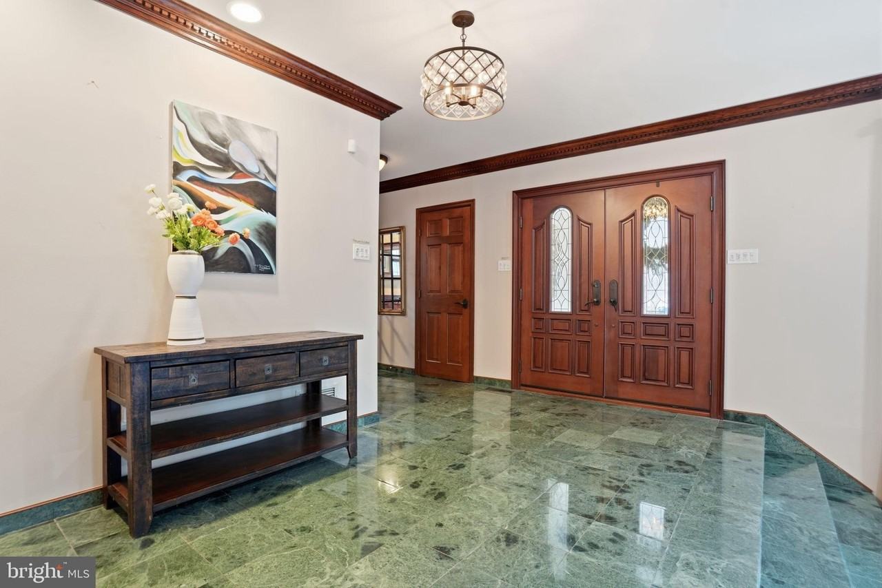 244 Mathers Rd - Photo 5 of 50