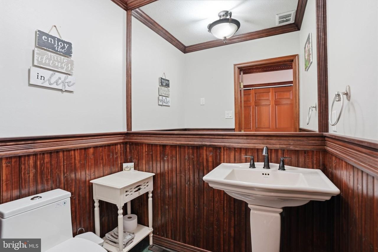 244 Mathers Rd - Photo 6 of 50