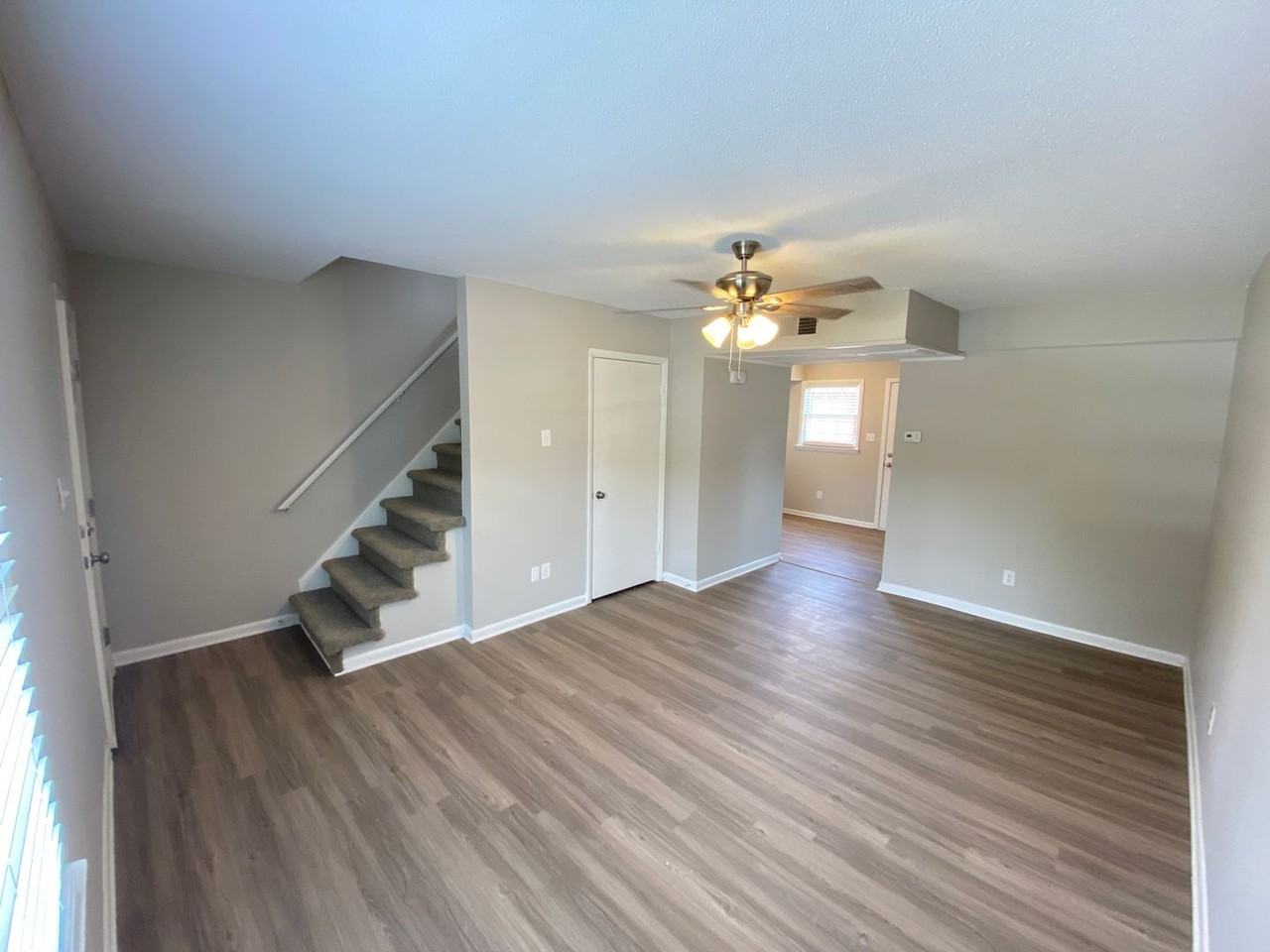 Oakwood Villa Apartments - Photo 3 of 33