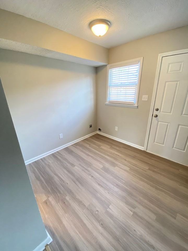 Oakwood Villa Apartments - Photo 5 of 33