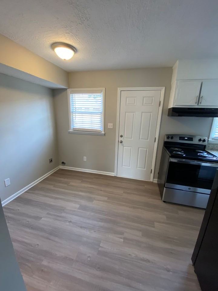 Oakwood Villa Apartments - Photo 7 of 33