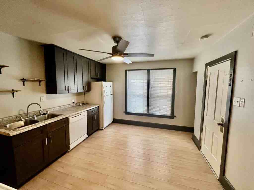 1809A S 14th St #1809A - Photo 3 of 11