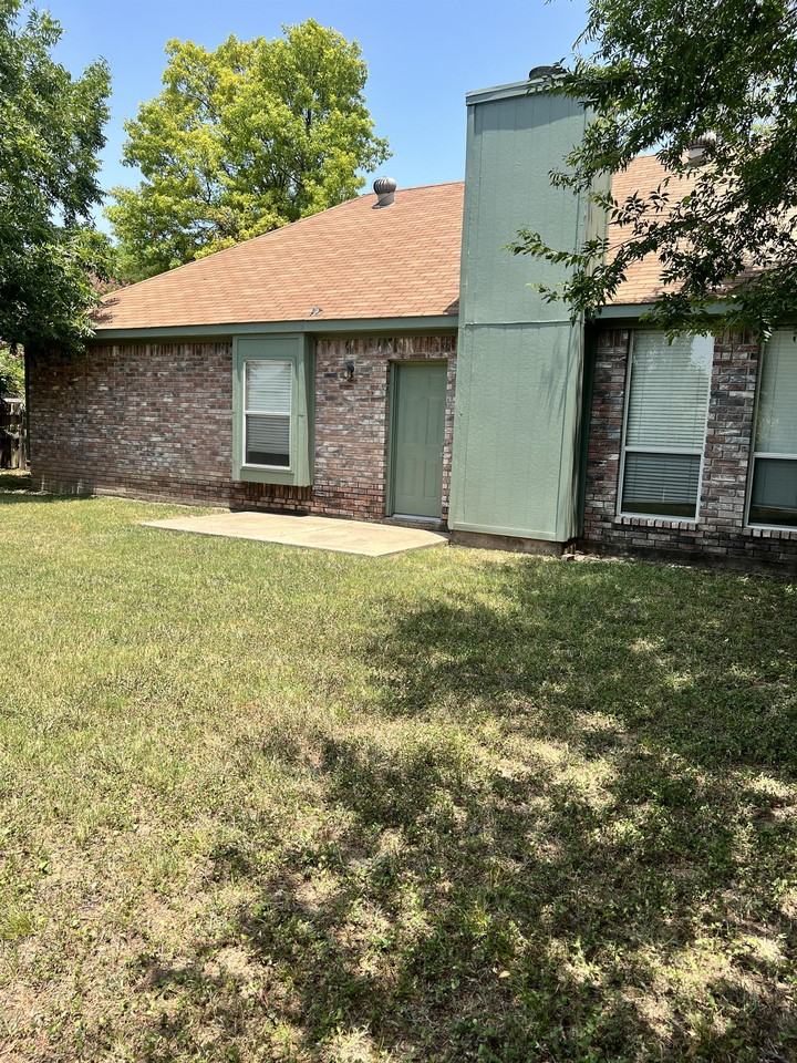 2345 Browning Dr #1 - Photo 3 of 23