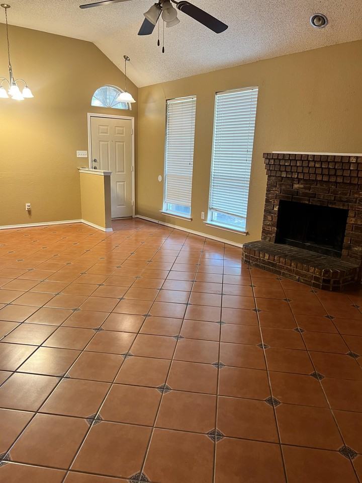 2345 Browning Dr #1 - Photo 5 of 23