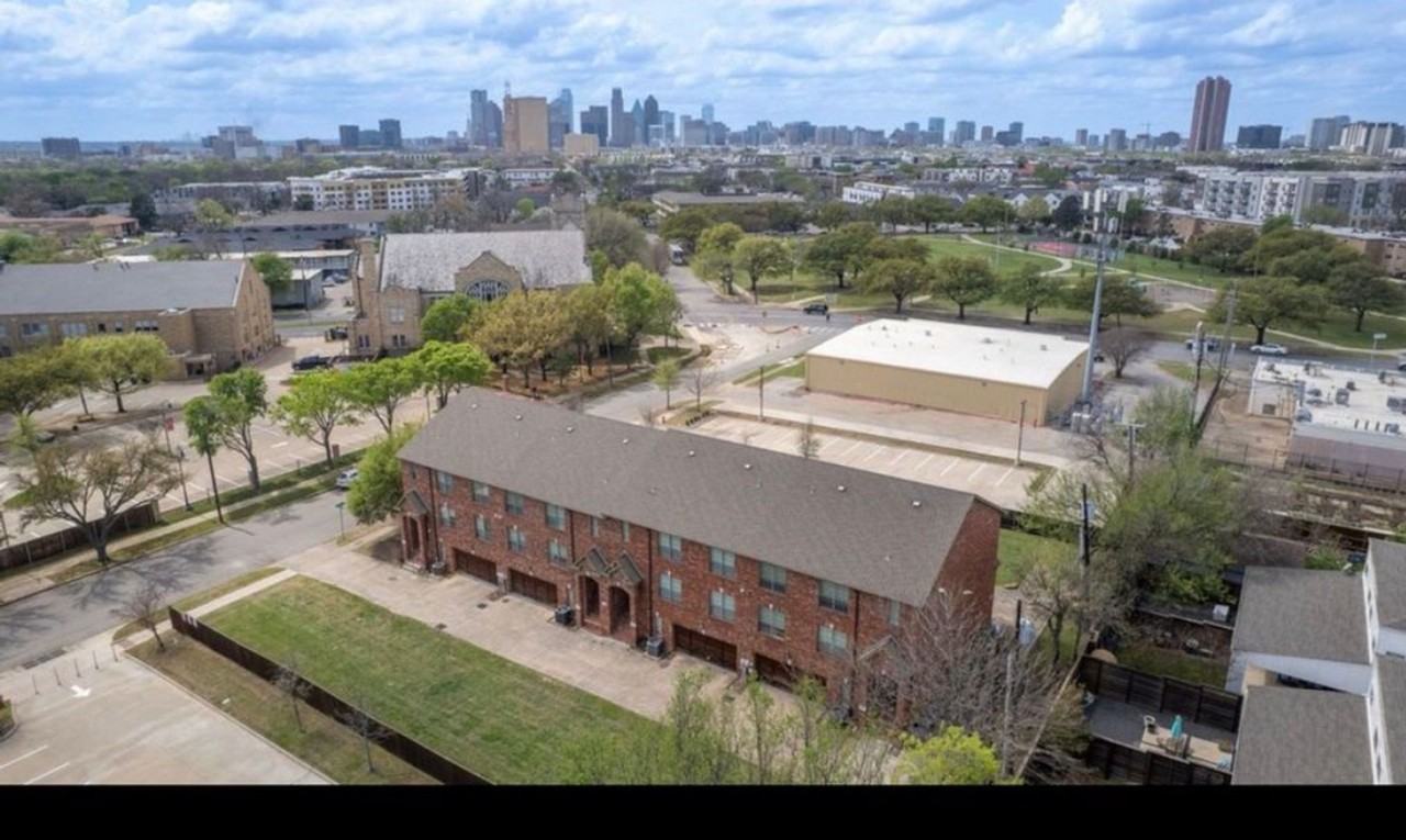 1307 Halcyon Pl - Photo 2 of 14