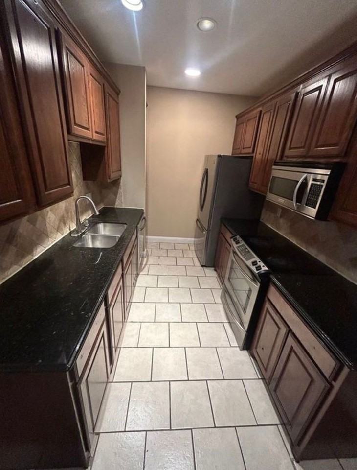 1307 Halcyon Pl - Photo 3 of 14