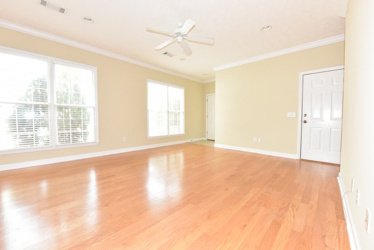 1616 Overcup Cir #NA - Photo 2 of 11