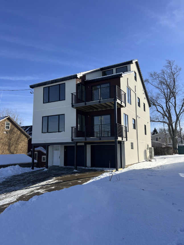 909 West Front Streetupstairs 2nd floor #909 - Photo 2 of 26