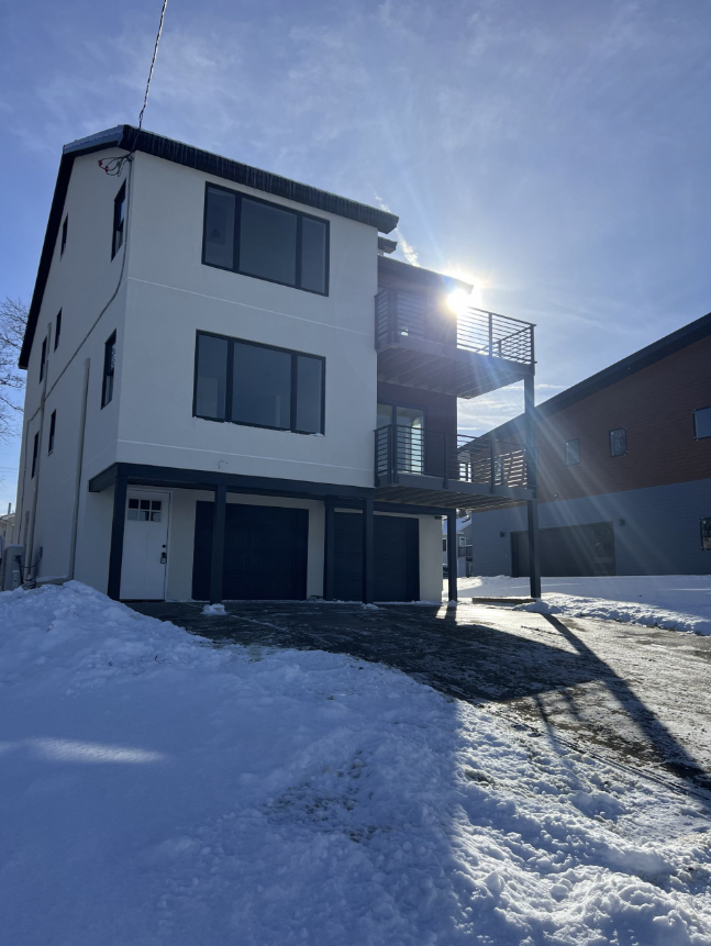909 West Front Streetupstairs 2nd floor #909 - Photo 3 of 26