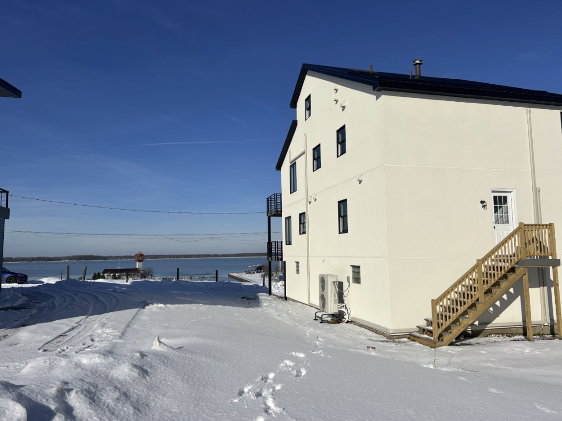 909 West Front Streetupstairs 2nd floor #909 - Photo 4 of 26