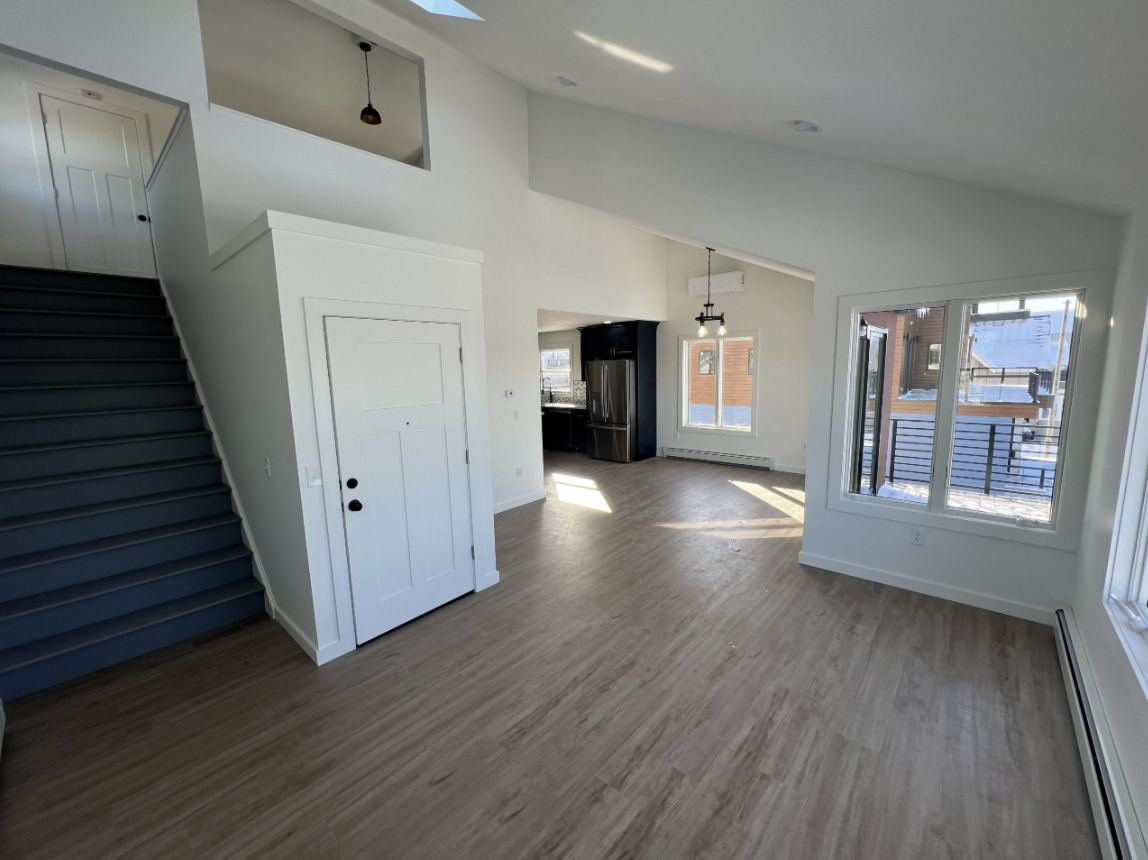 909 West Front Streetupstairs 2nd floor #909 - Photo 5 of 26