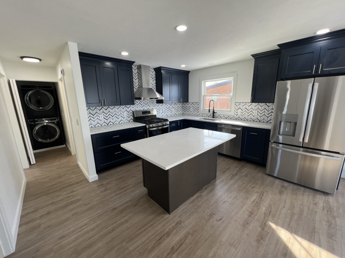 909 West Front Streetupstairs 2nd floor #909 - Photo 6 of 26