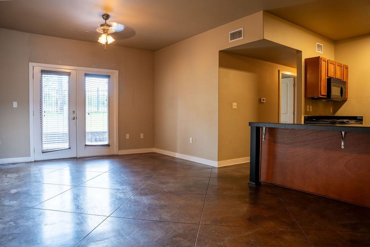 2400 MARKET PLAZA DRIVE - Photo 2 of 29