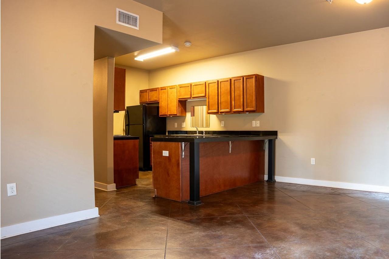 2400 MARKET PLAZA DRIVE - Photo 3 of 29