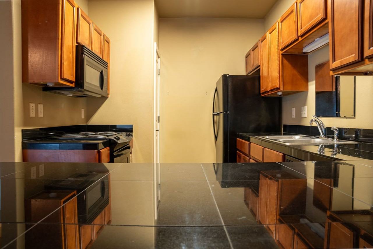 2400 MARKET PLAZA DRIVE - Photo 5 of 29