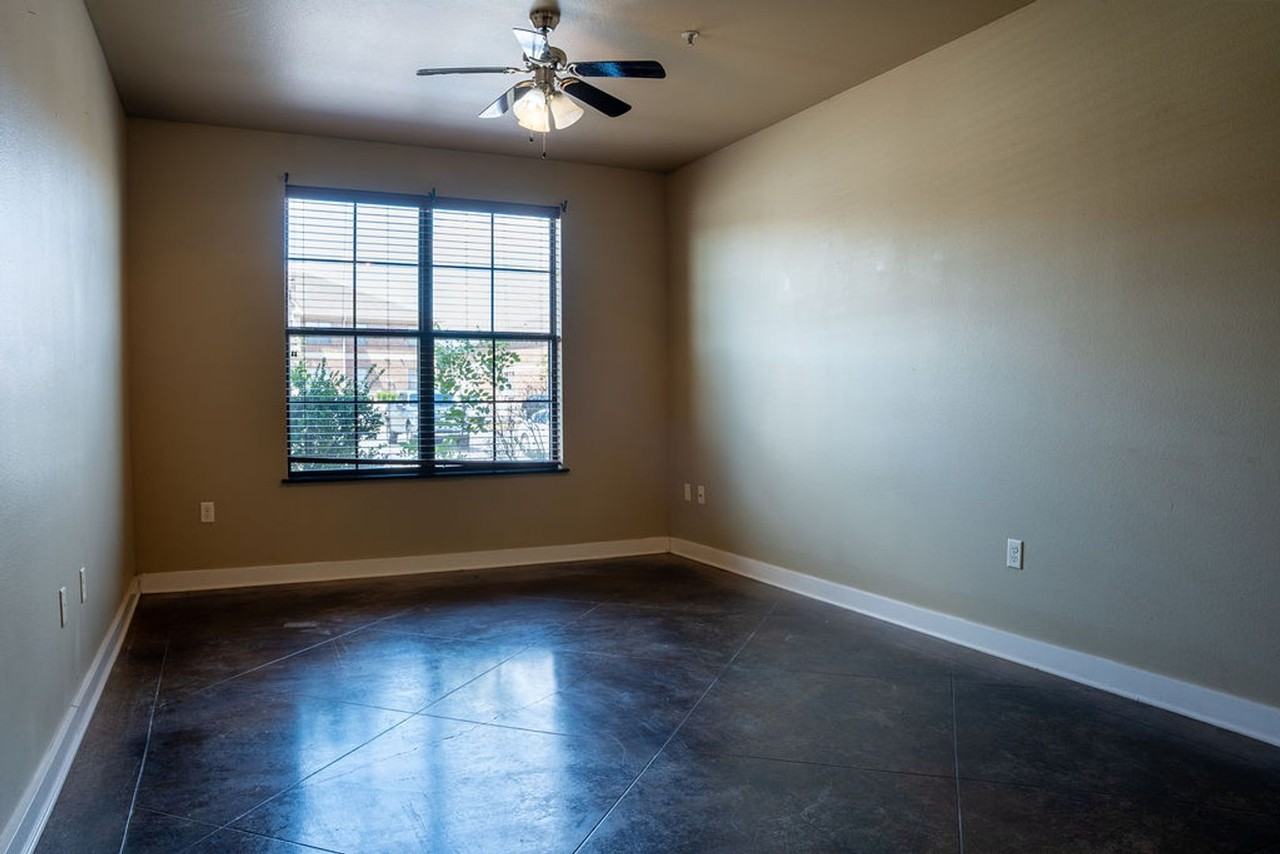 2400 MARKET PLAZA DRIVE - Photo 3 of 29