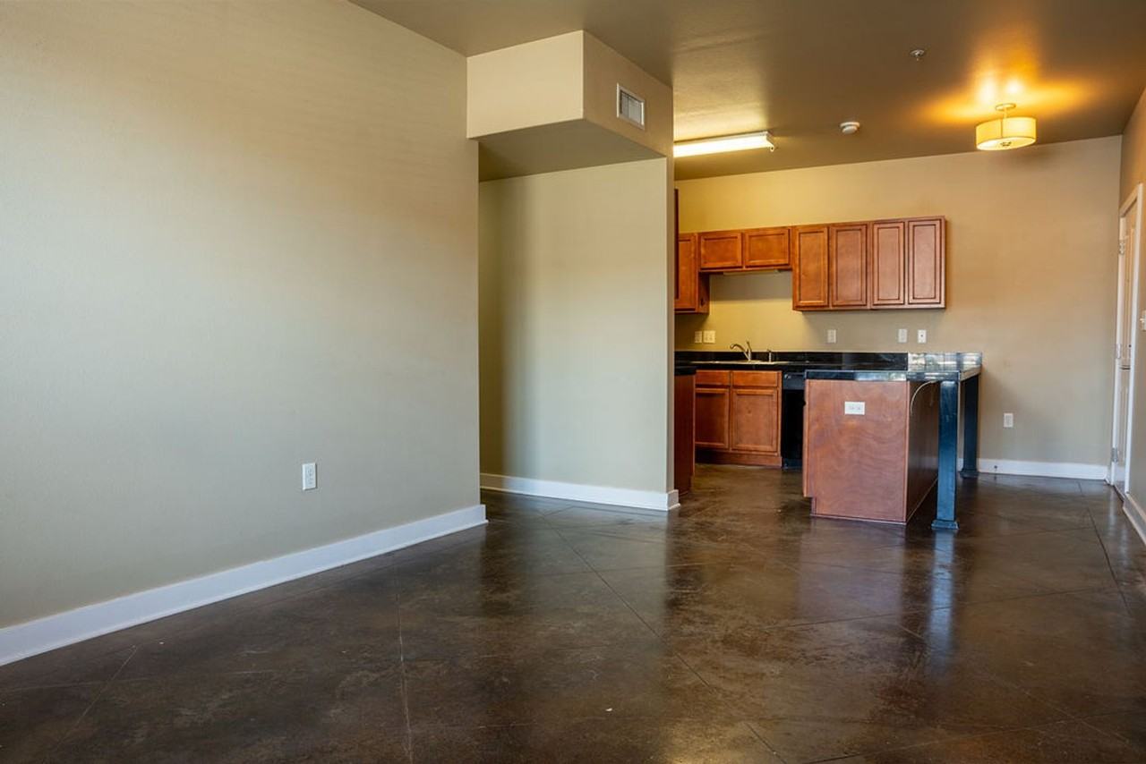 2400 MARKET PLAZA DRIVE - Photo 4 of 29