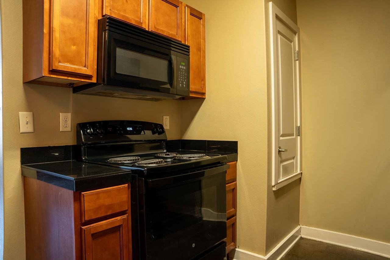 2400 MARKET PLAZA DRIVE - Photo 7 of 29