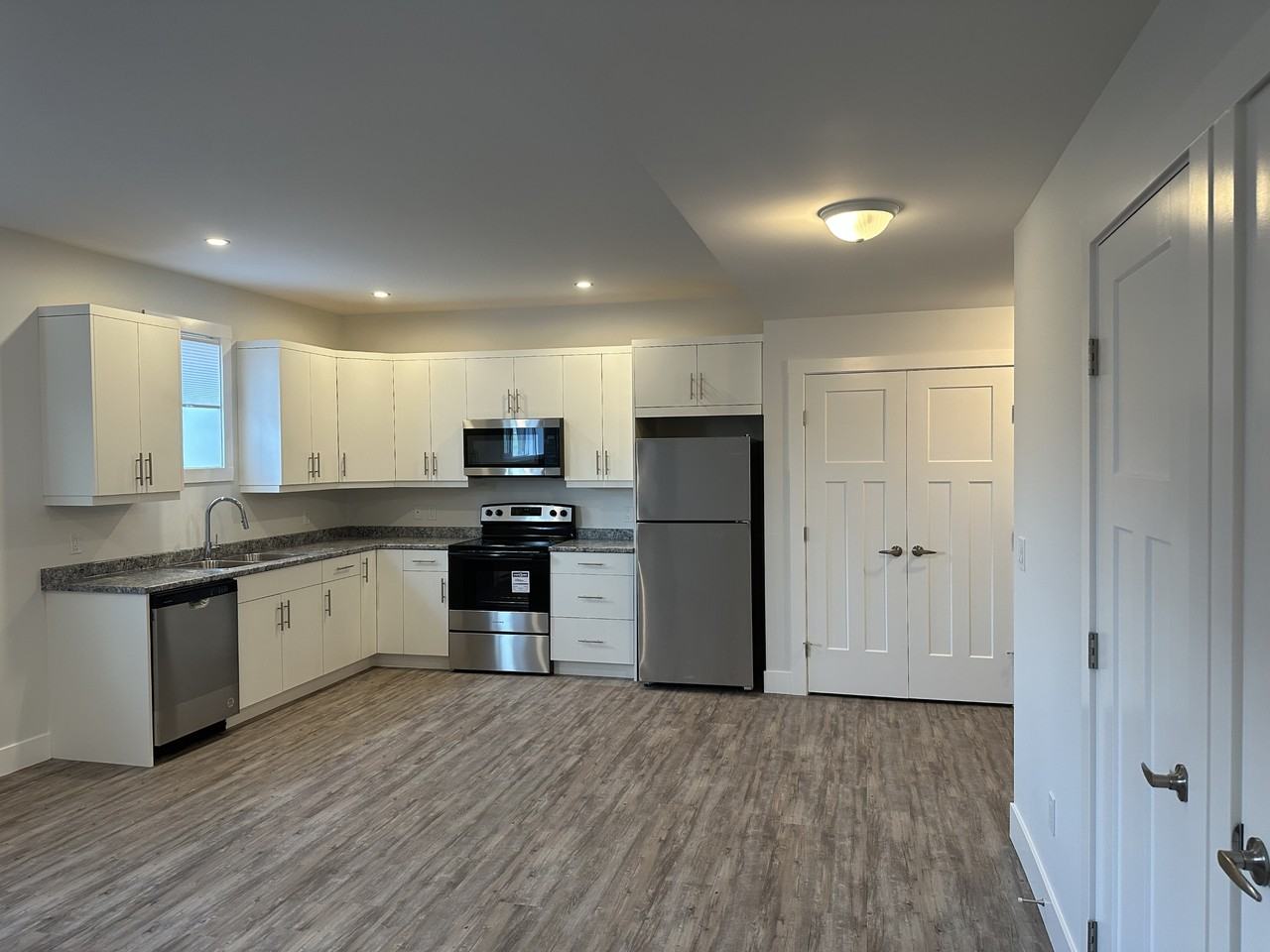 8215 B-8215 81a St #F81B - Photo 2 of 9