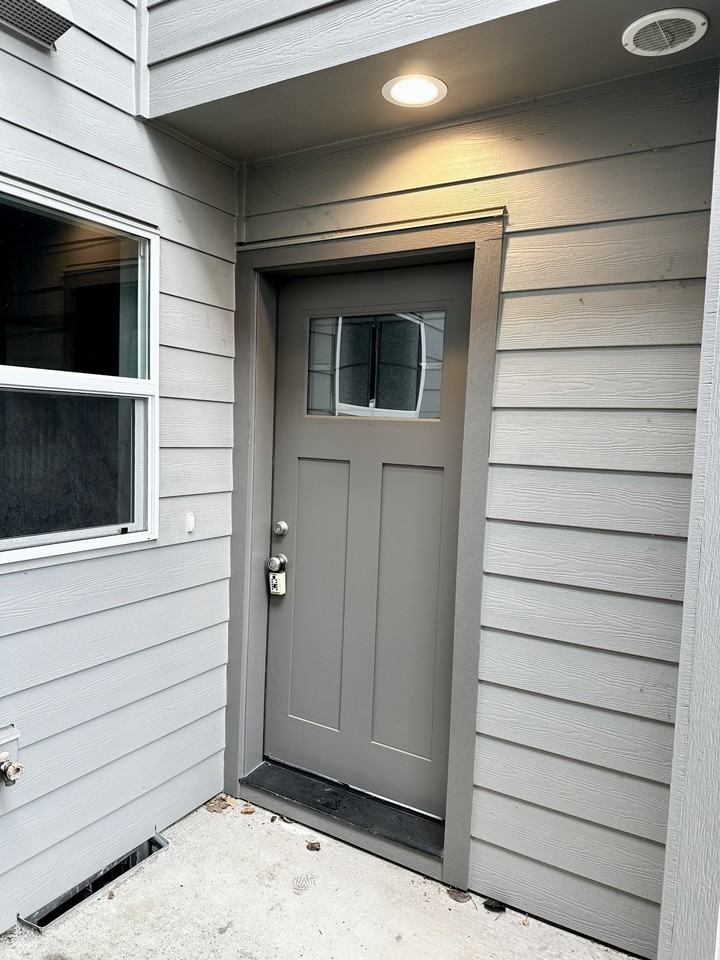 3752 Peter Ln Ne #3752 - Photo 2 of 17