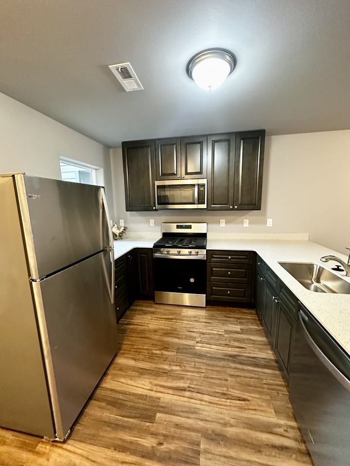 3752 Peter Ln Ne #3752 - Photo 3 of 17