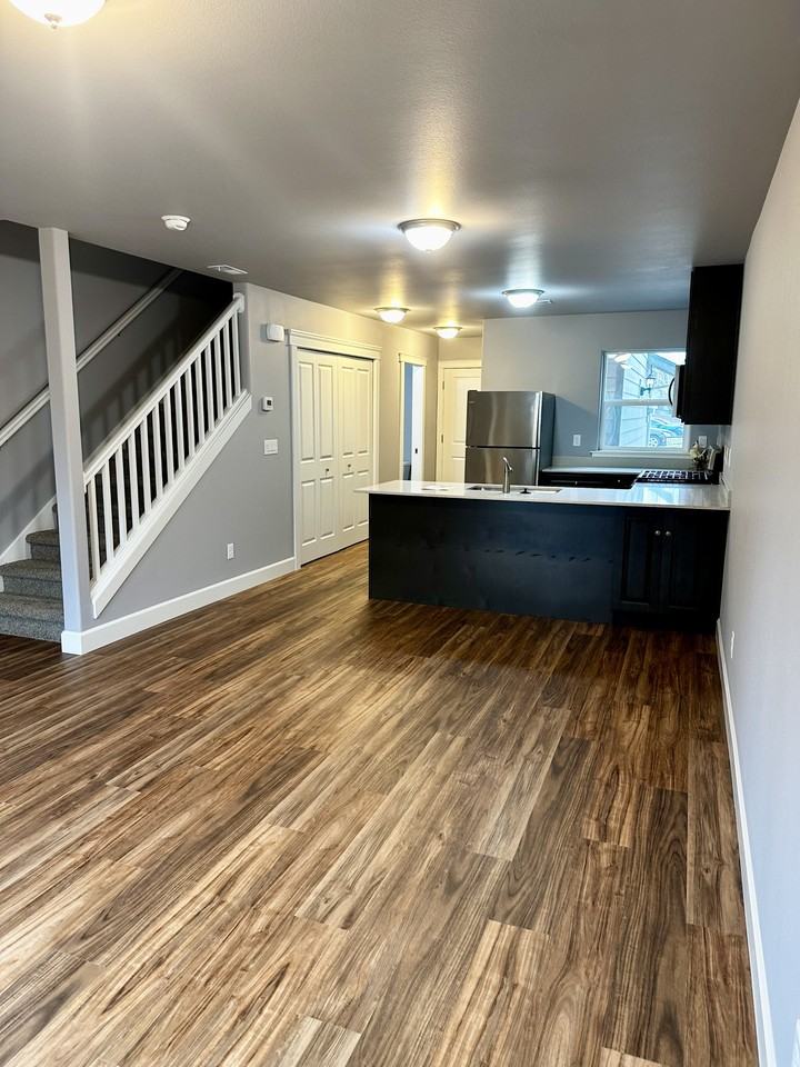 3752 Peter Ln Ne #3752 - Photo 5 of 17