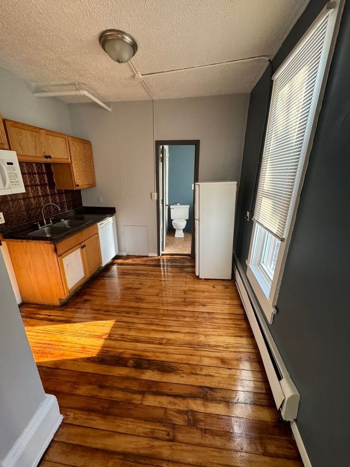 1022-15 - Photo 3 of 15