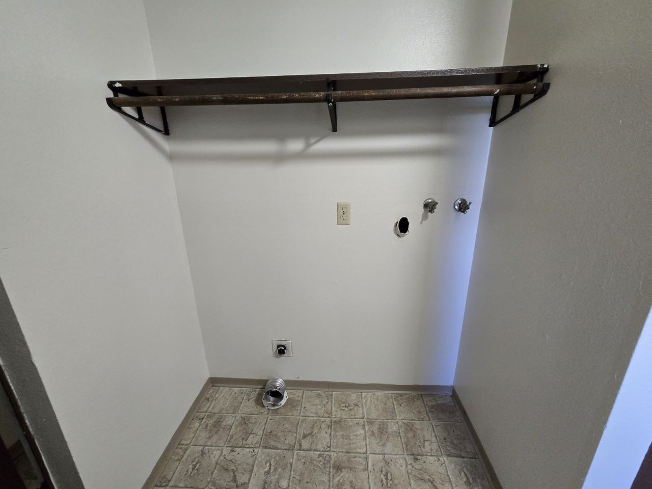 1412 Carpenter Rd Se Apt 1 #1412-1 - Photo 4 of 7