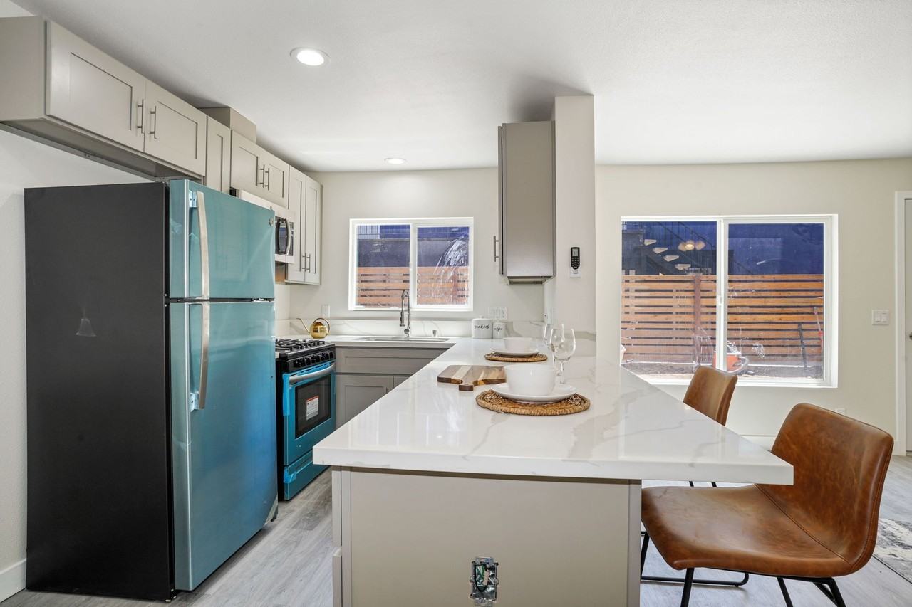 Now Leasing 1 & 2 Bedroom Apartments at 4553 Texas Street – Stylish & Centrally Located - Photo 6 of 29