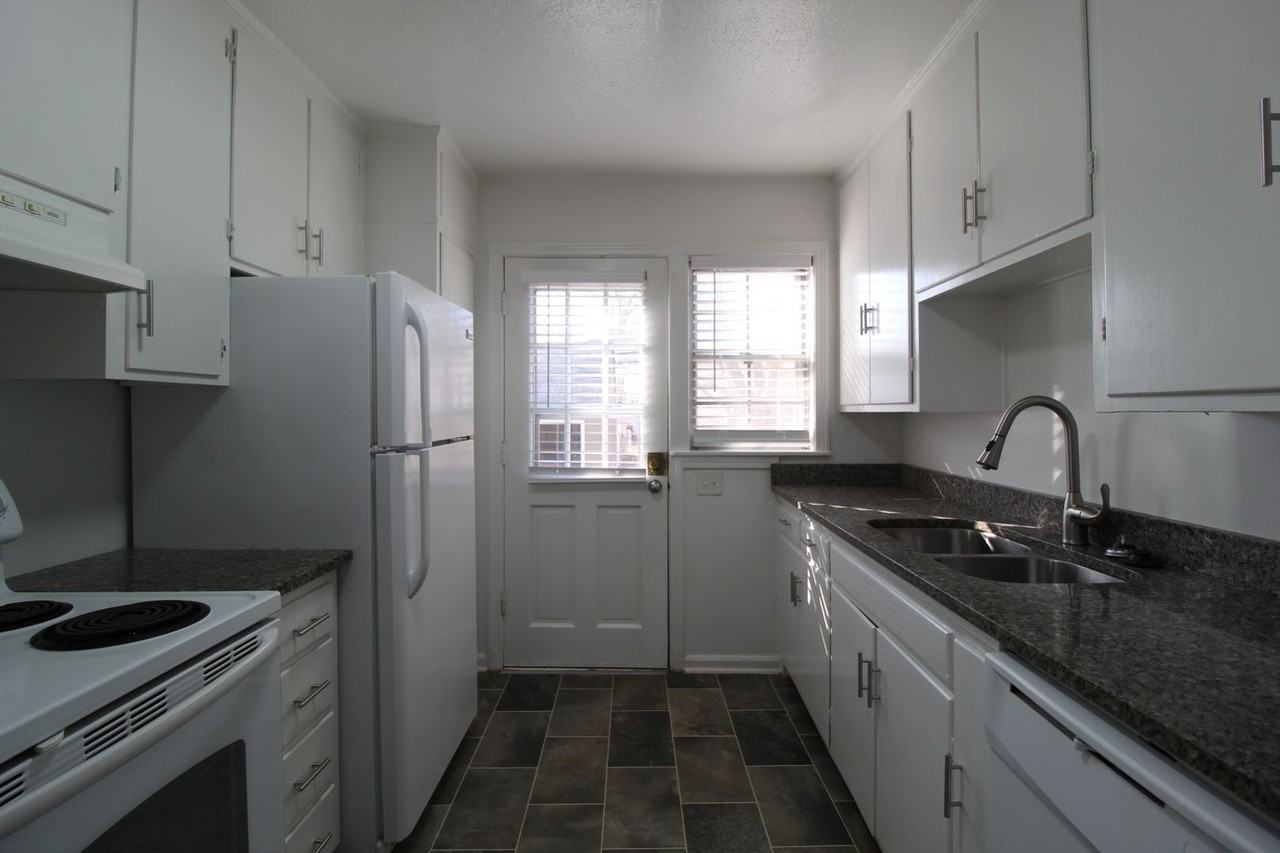 7528 Terrace St - Photo 6 of 11