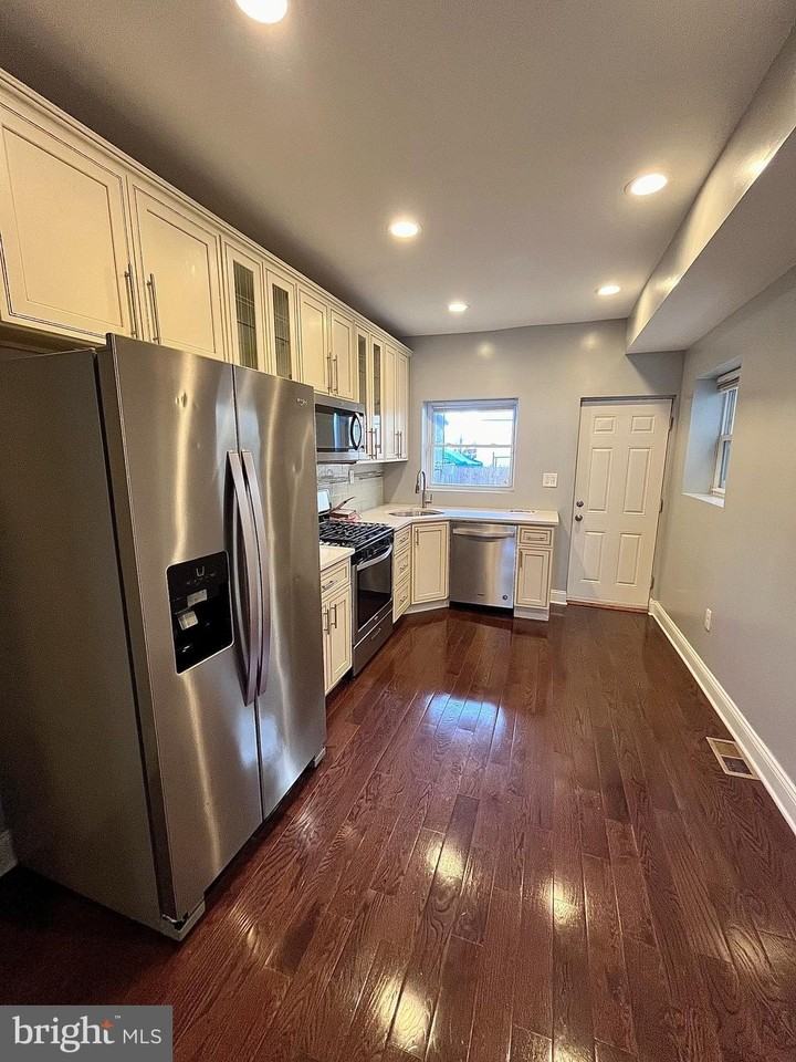 2653 Jasper St - Photo 4 of 17