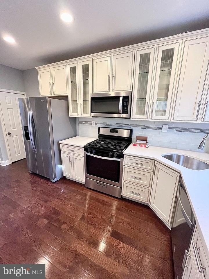 2653 Jasper St - Photo 5 of 17