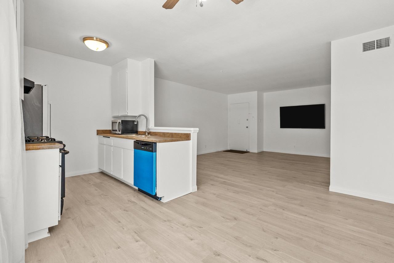 21000 Parthenia St #1 - Photo 2 of 26