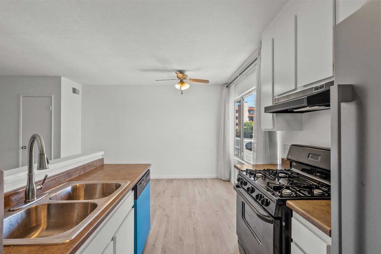 21000 Parthenia St #1 - Photo 5 of 26