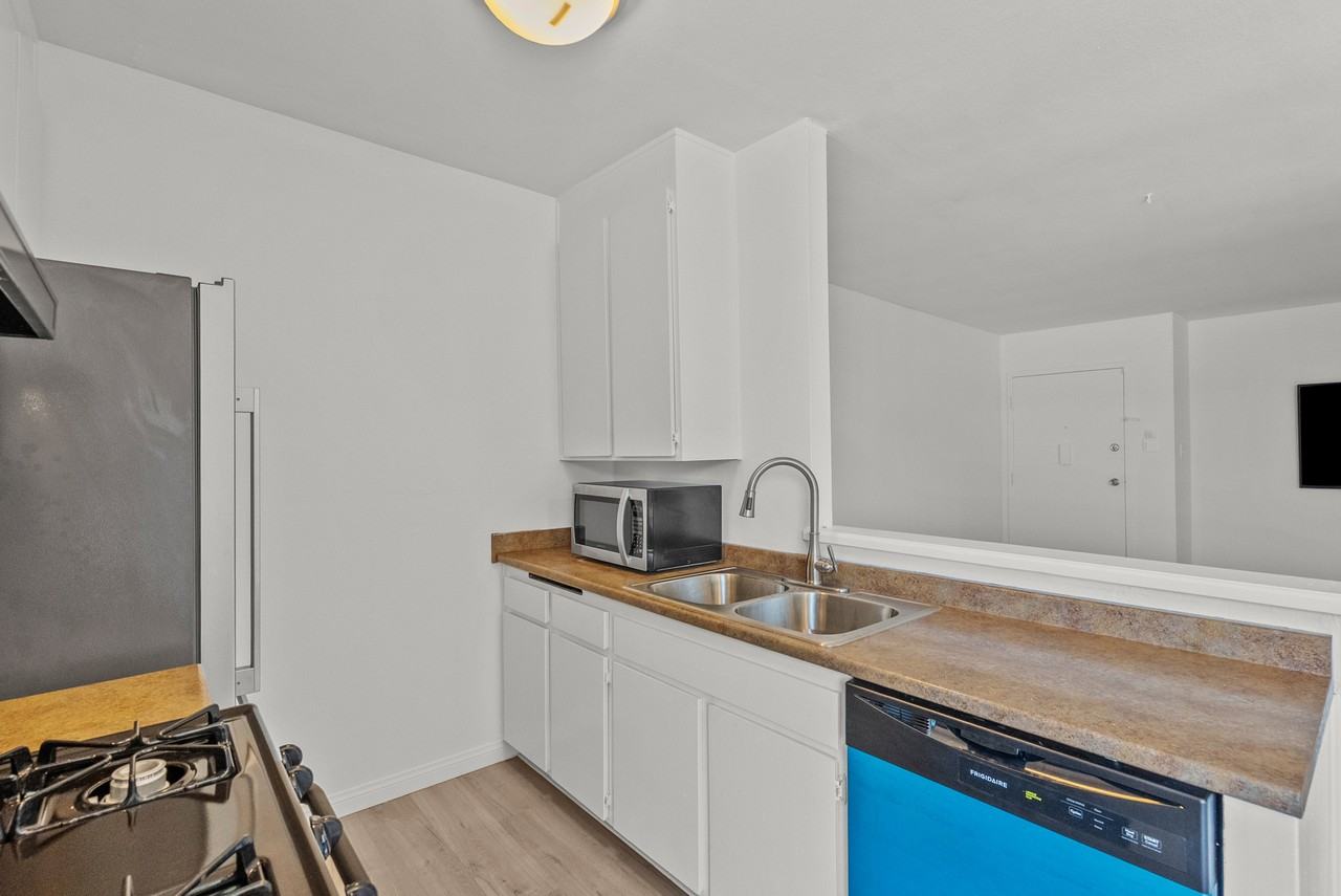 21000 Parthenia St #1 - Photo 6 of 26