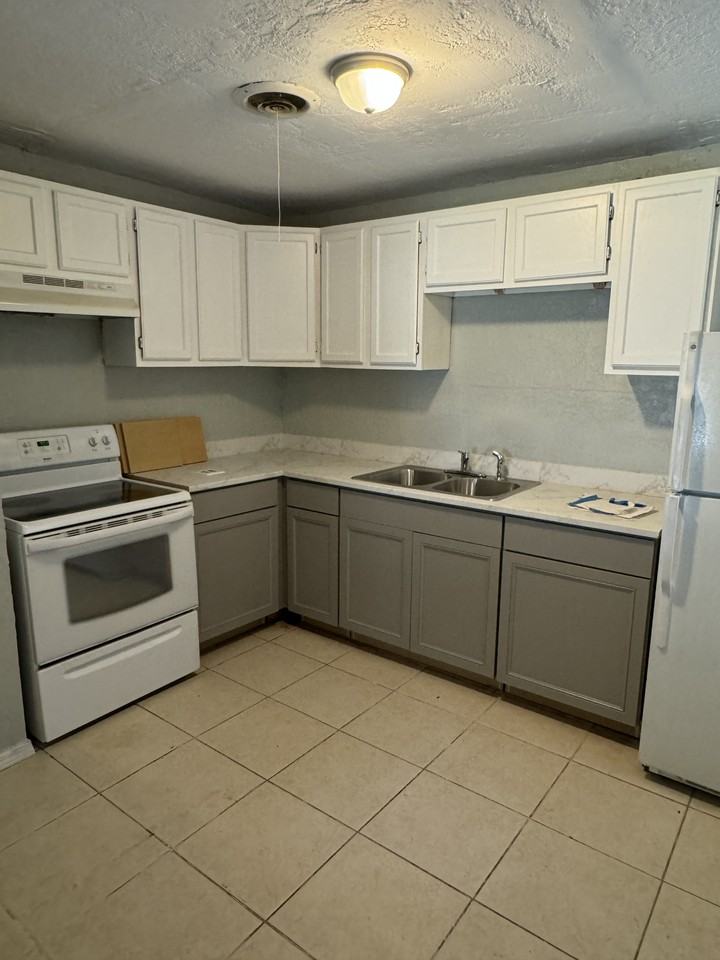 1914 Nw Ozmun Ave #1 - Photo 4 of 14