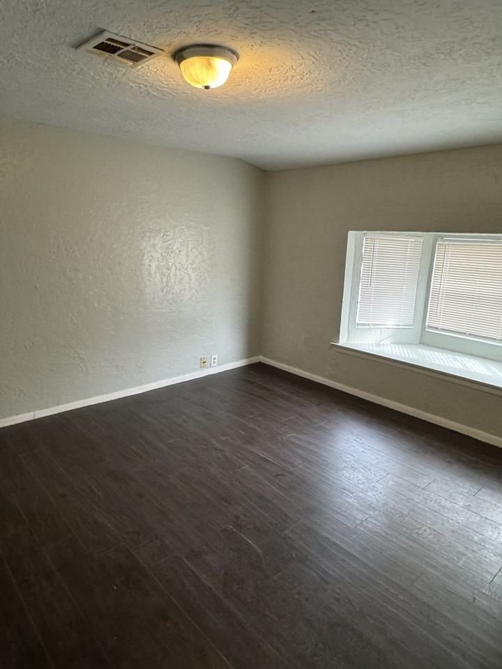 1914 Nw Ozmun Ave #1 - Photo 5 of 14