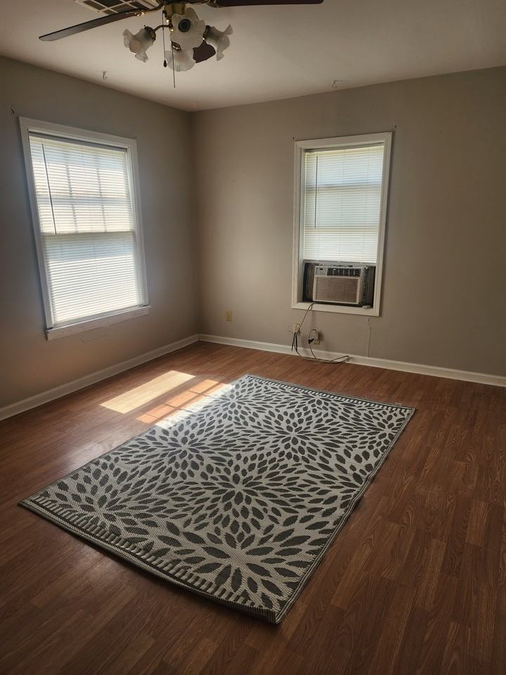 422 W Poplar Ave #1 - Photo 3 of 10