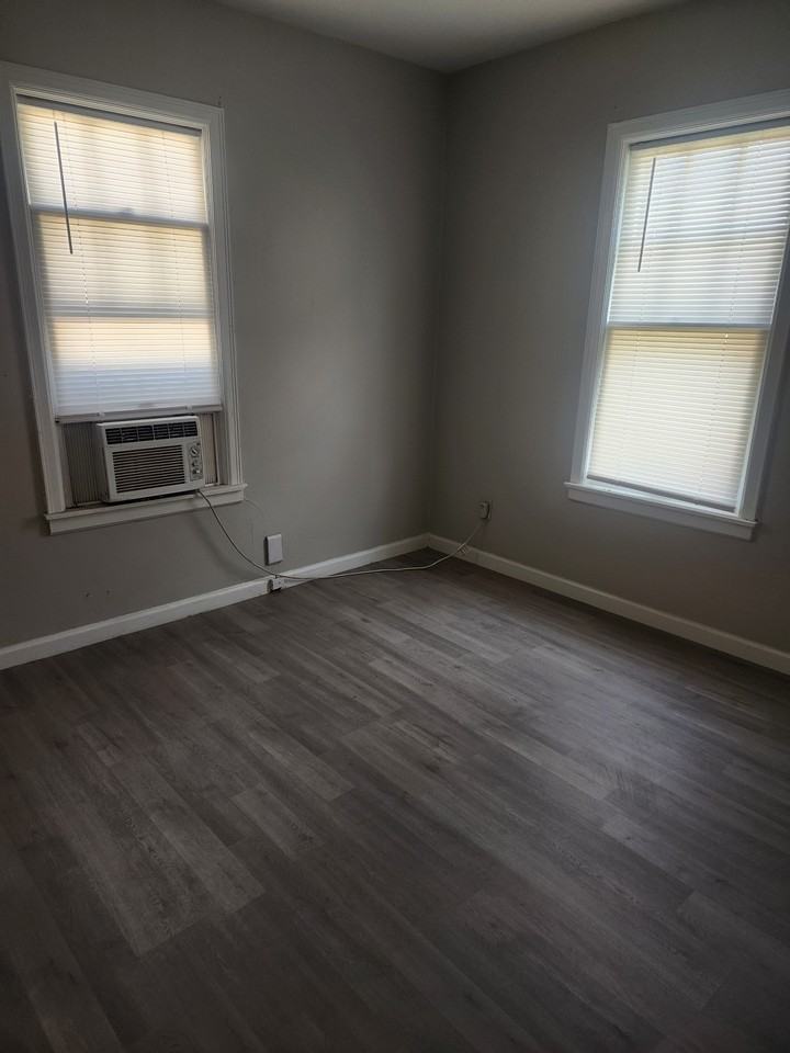 422 W Poplar Ave #1 - Photo 4 of 10